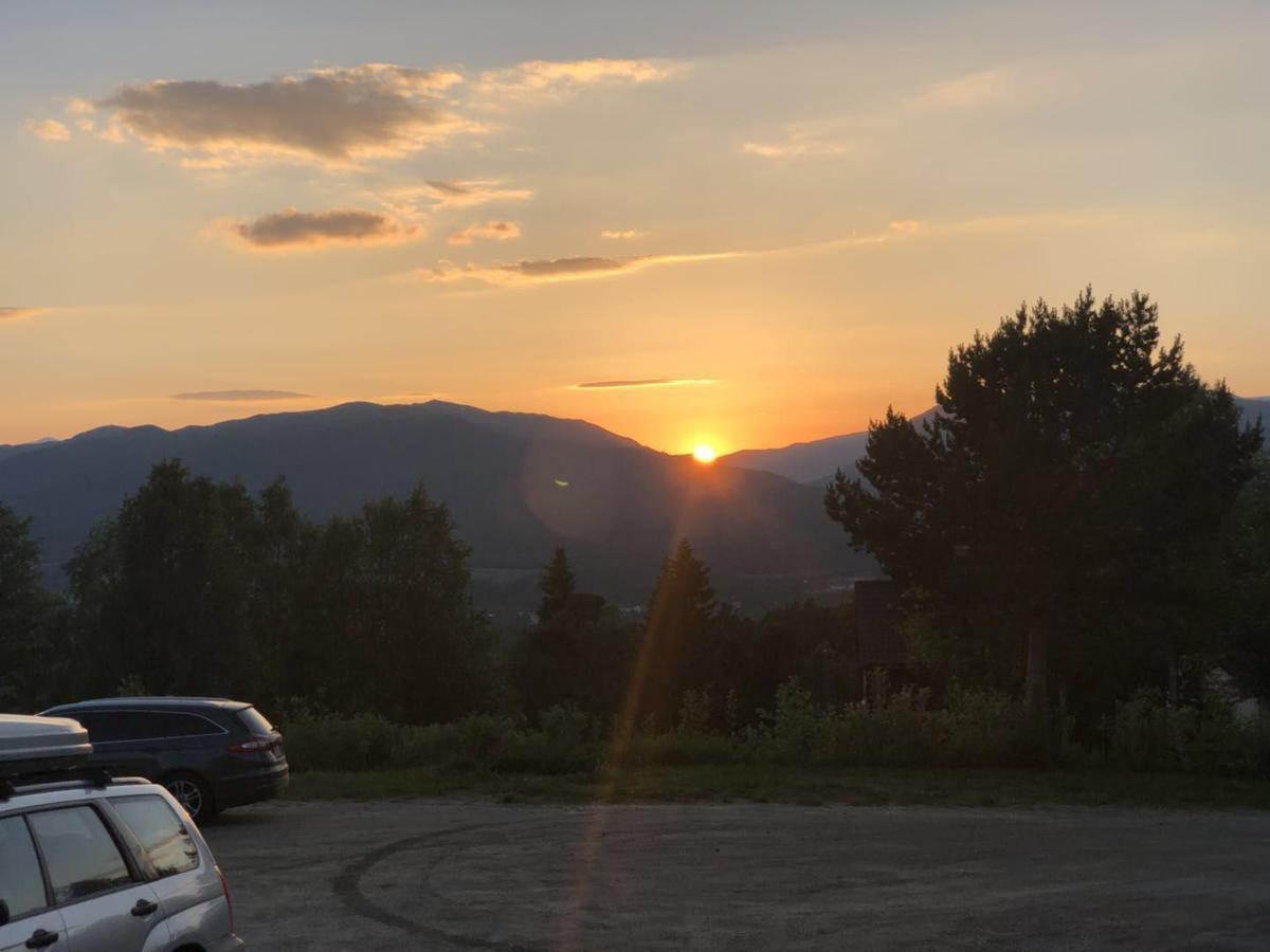 Dombas Gjestehus Bagian luar foto